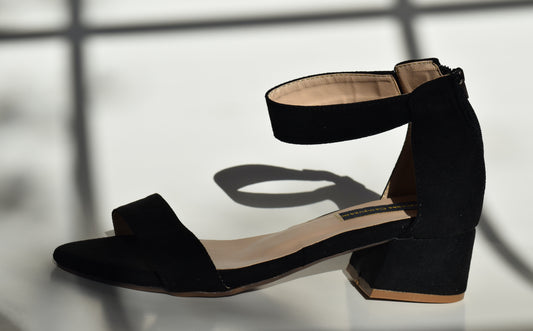 Medium wide black Sandals